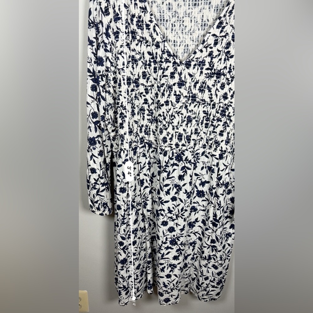 Old Navy 2X Plus Blue and White floral dress with shirred top and elastic cuffs - Picture 9 of 9